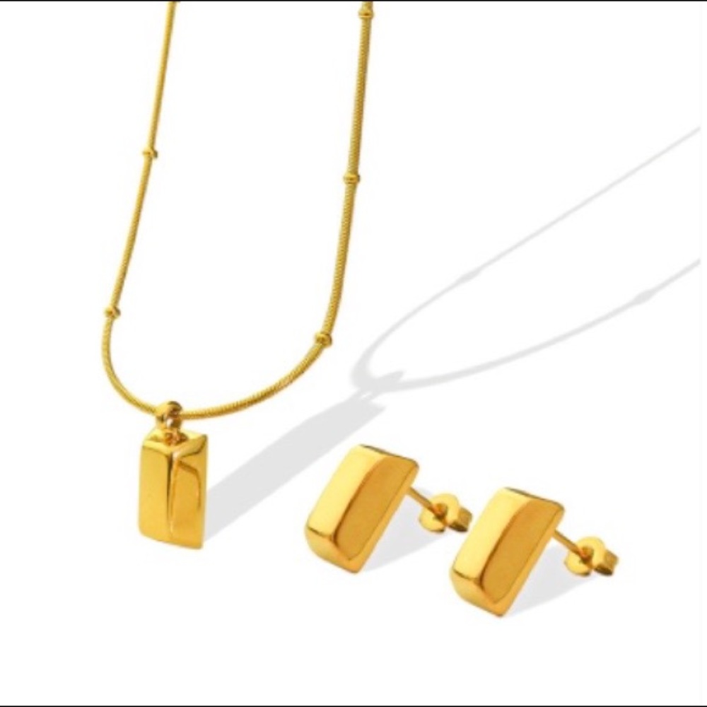 NEW! Necklace & Earring Set